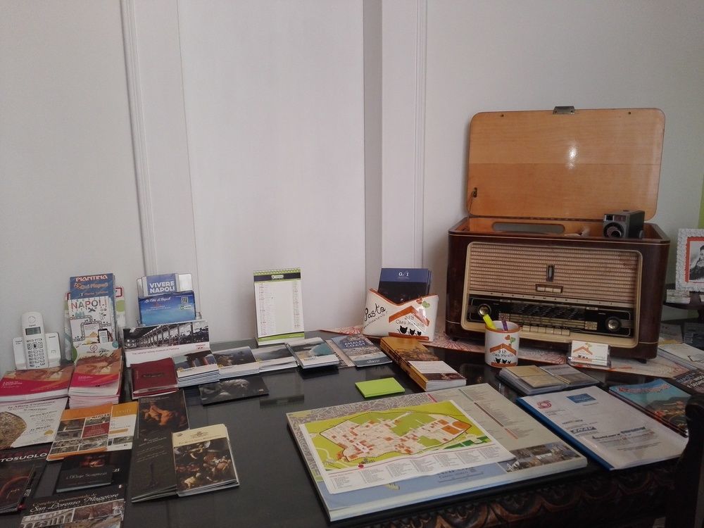 Bed And Breakfast Casa Mariella Napoli Bagian luar foto