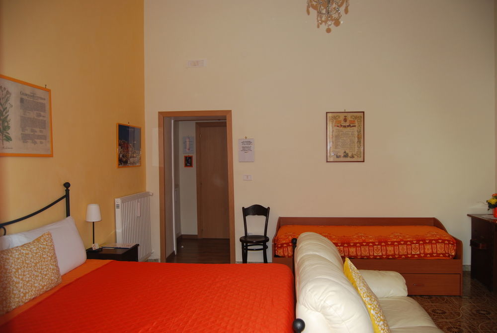 Bed And Breakfast Casa Mariella Napoli Bagian luar foto