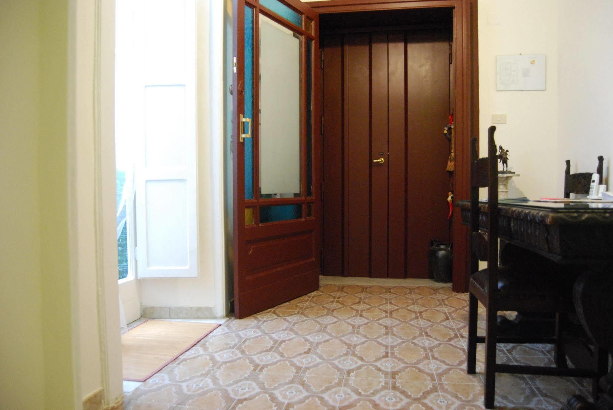 Bed And Breakfast Casa Mariella Napoli Bagian luar foto